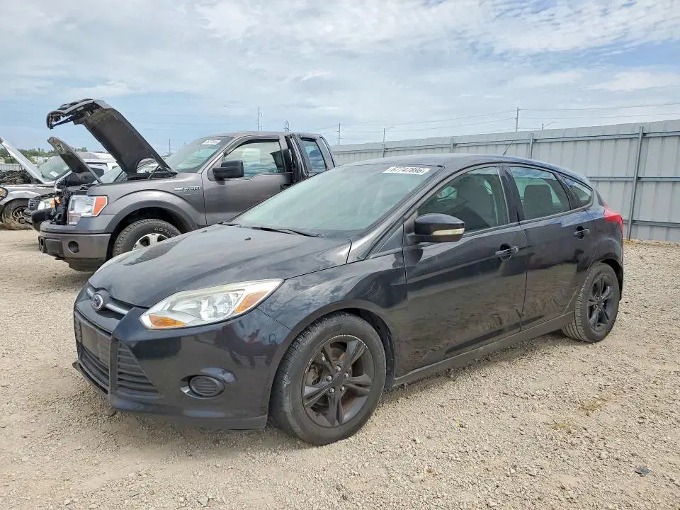 1FADP3K23EL136275 — 2014 Ford Focus, Мелкие вмятины и царапины, фото до ремонта