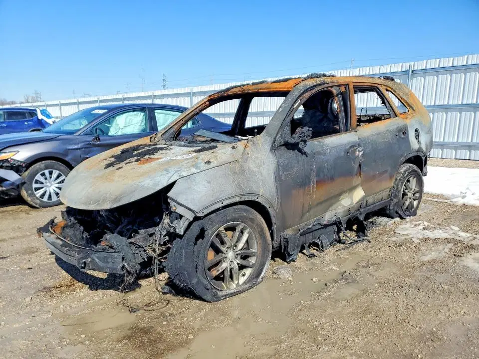 5XYKT3A66FG598280 — 2015 Kia Sorento, Пожар, фото до ремонта