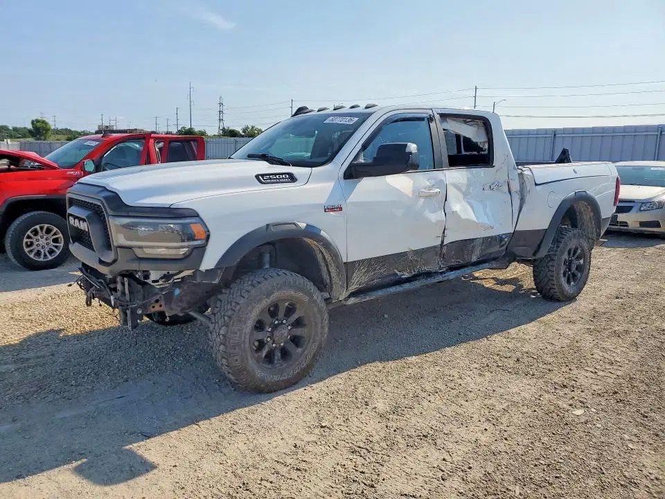 3C6TR5EJ9KG562065 — 2019 RAM 2500, Боковая часть, фото до ремонта