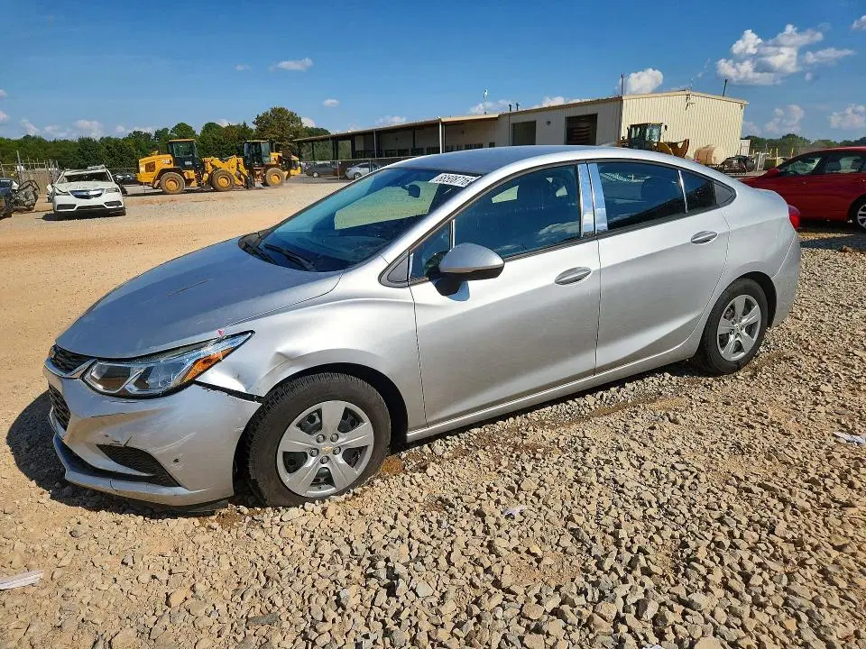 1G1BC5SM1J7166655 — 2018 Chevrolet Cruze, Передняя часть, фото до ремонта