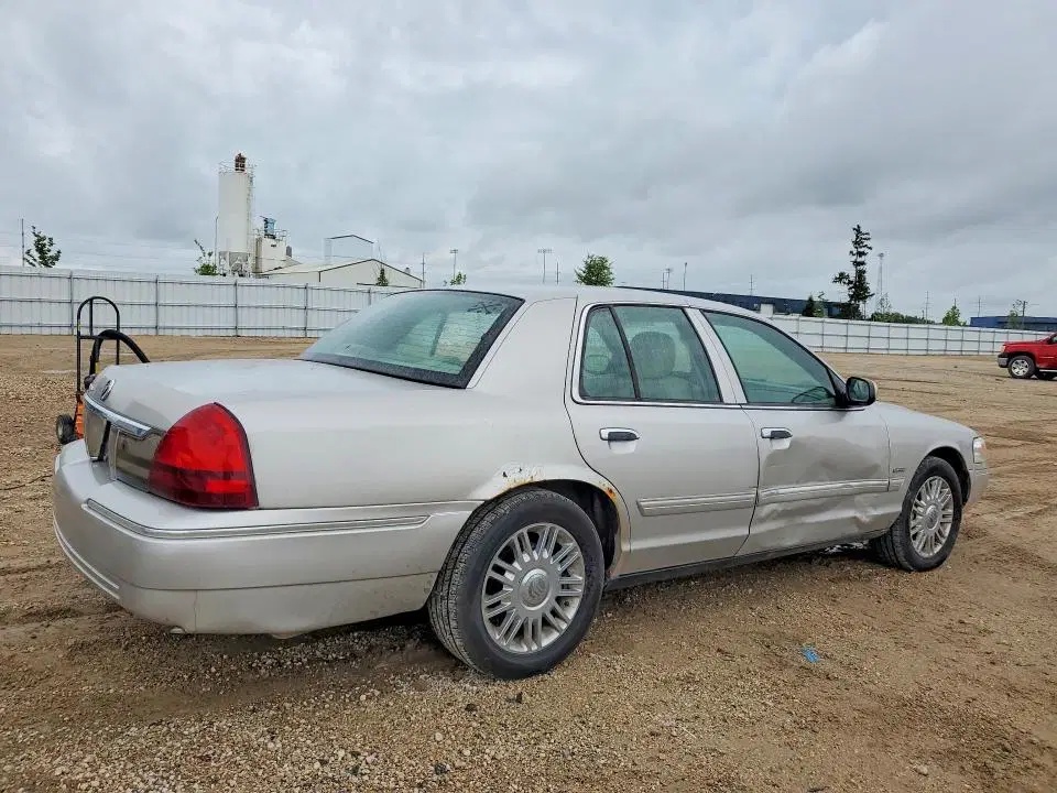 2009 MERCURY GRAND MARQUIS VIN 2MEHM75V39X608063 фото 3