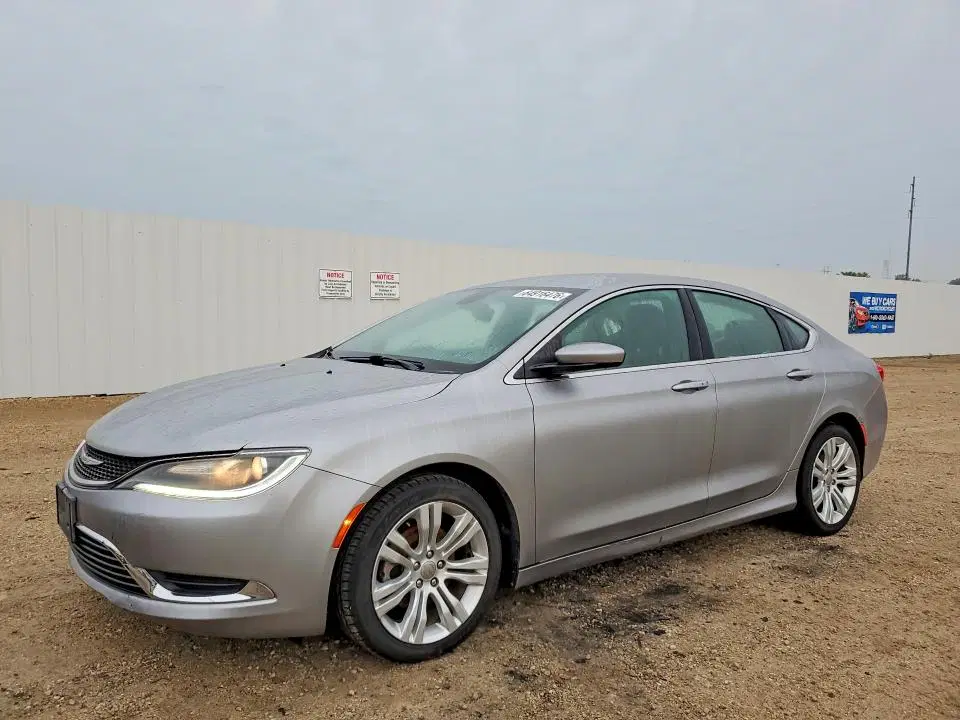 1C3CCCAB2FN541699 — 2015 Chrysler 200, Передняя часть, фото до ремонта