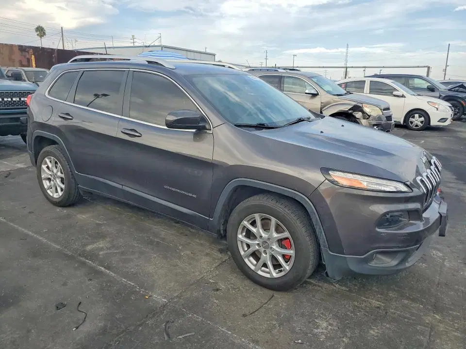 2018 Jeep Cherokee VIN 1C4PJLLB2JD557657 фото 4