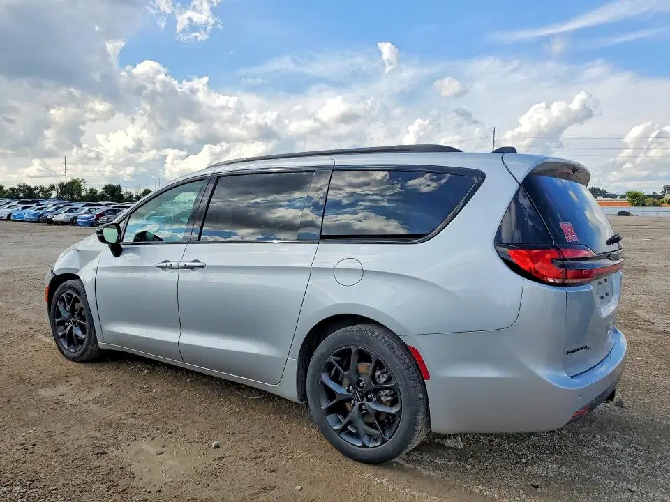 2023 CHRYSLER PACIFICA VIN 2C4RC1GG5PR598836 фото 2