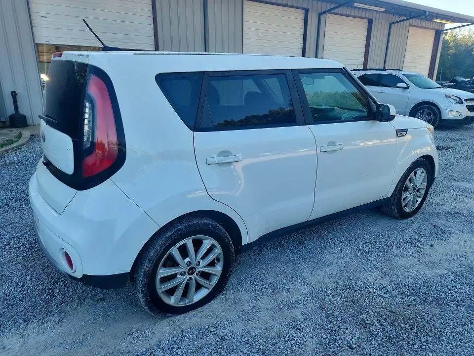 2018 KIA SOUL VIN KNDJP3A55J7568359 фото 3