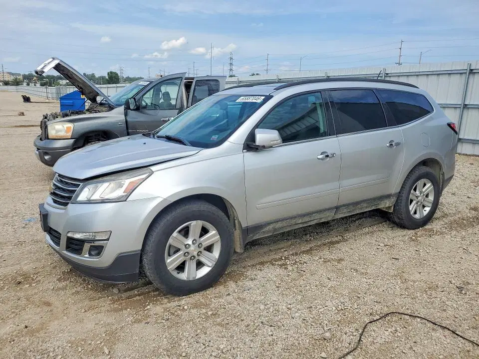 1GNKVJKD8DJ270181 — 2013 Chevrolet Traverse, Передняя часть, фото до ремонта