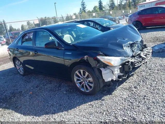 4T1BD1FK9GU182694 — 2016 Toyota Camry Hybrid XLE, Передняя часть, фото до ремонта
