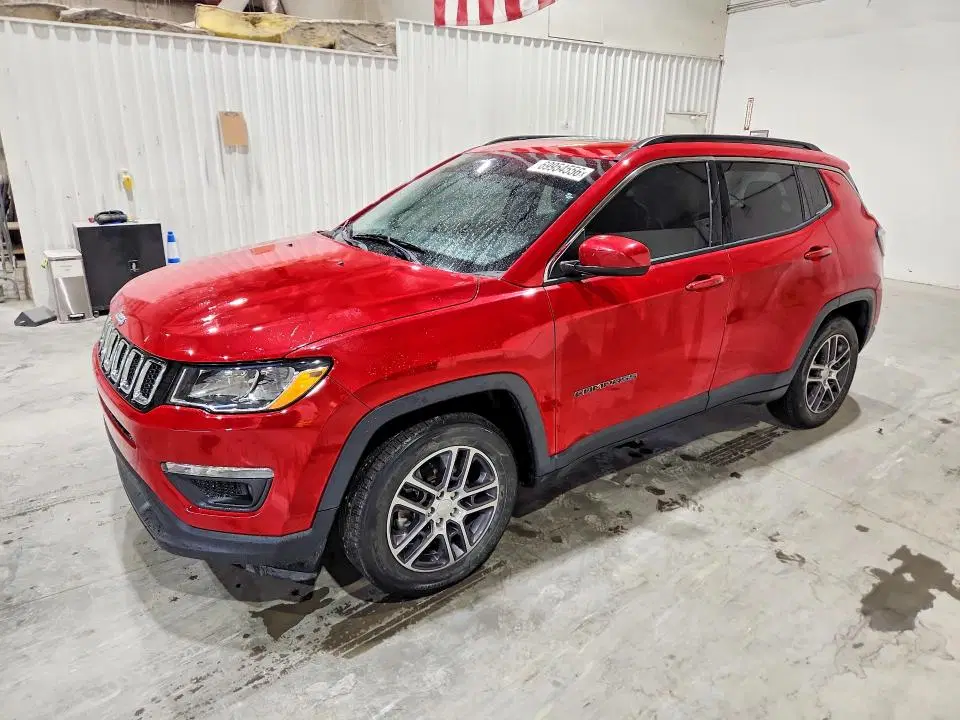 3C4NJCBB2JT494546 — 2018 Jeep Compass, Мелкие вмятины и царапины, фото до ремонта