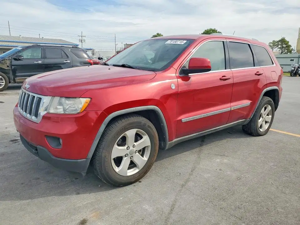 1J4RR4GT8BC570134 — 2011 Jeep Grand Cherokee, Мелкие вмятины и царапины, фото до ремонта