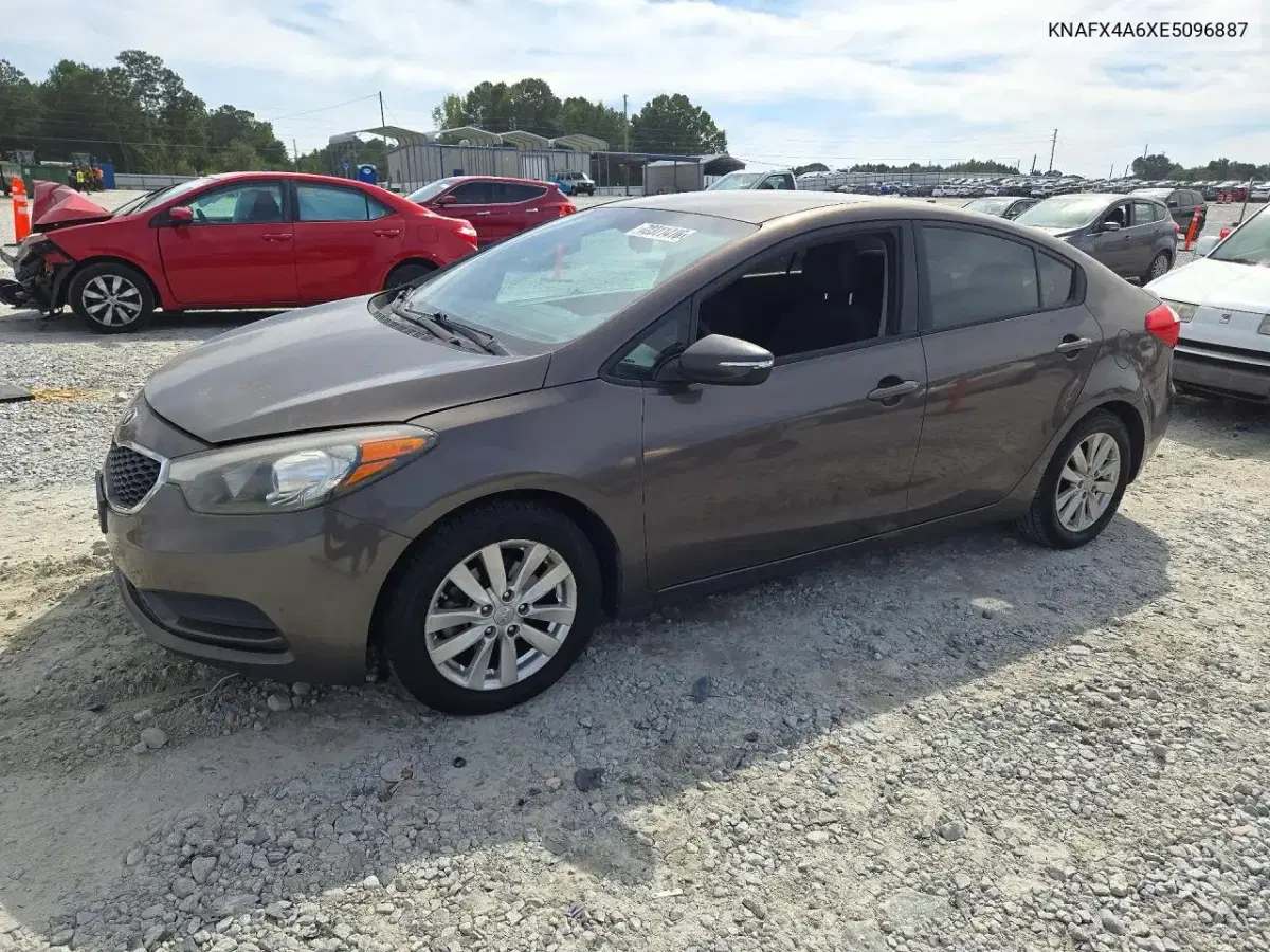KNAFX4A6XE5096887 — 2014 Kia Forte, мелкие вмятины и царапины, фото до ремонта