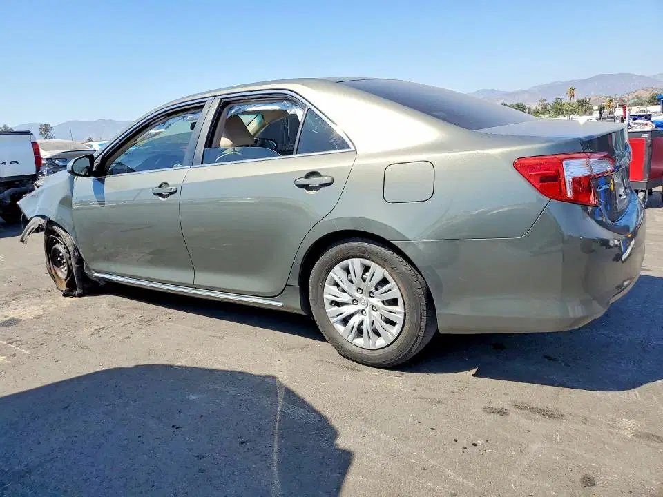 2014 Toyota Camry VIN 4T4BF1FK2ER386766 фото 2