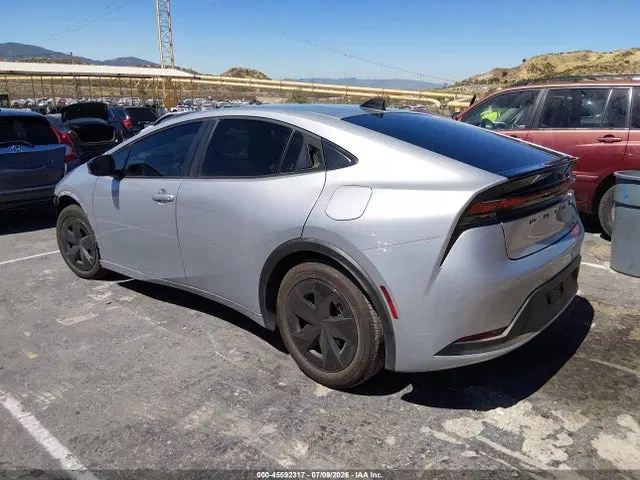 2026 Toyota Prius Le VIN JTDACAAU0T3080356 фото 3
