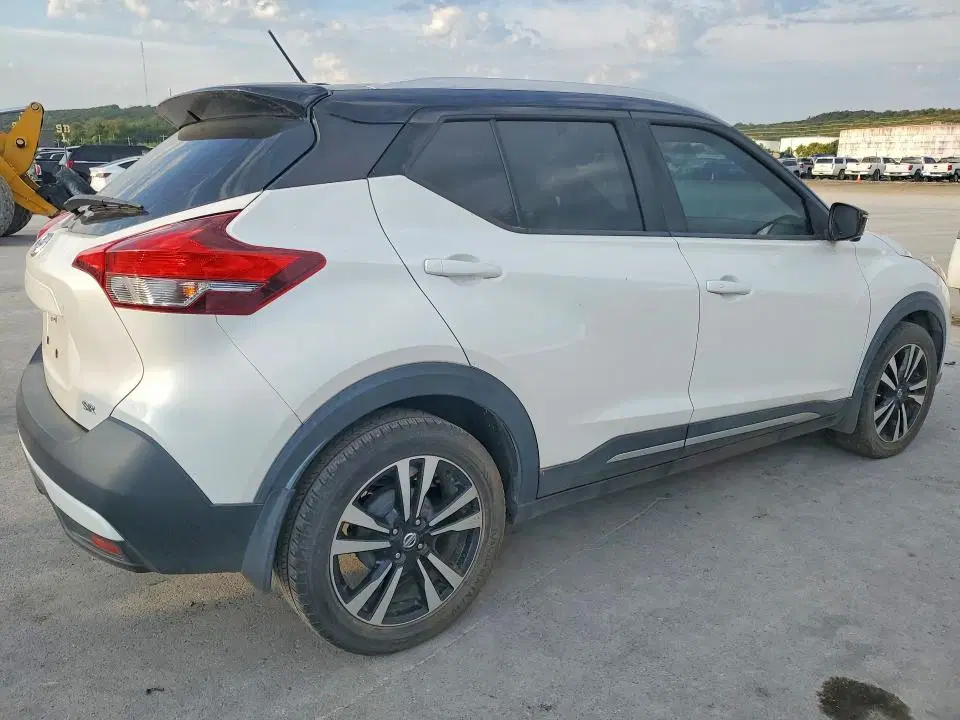 2018 NISSAN KICKS VIN 3N1CP5CU4JL510413 фото 3