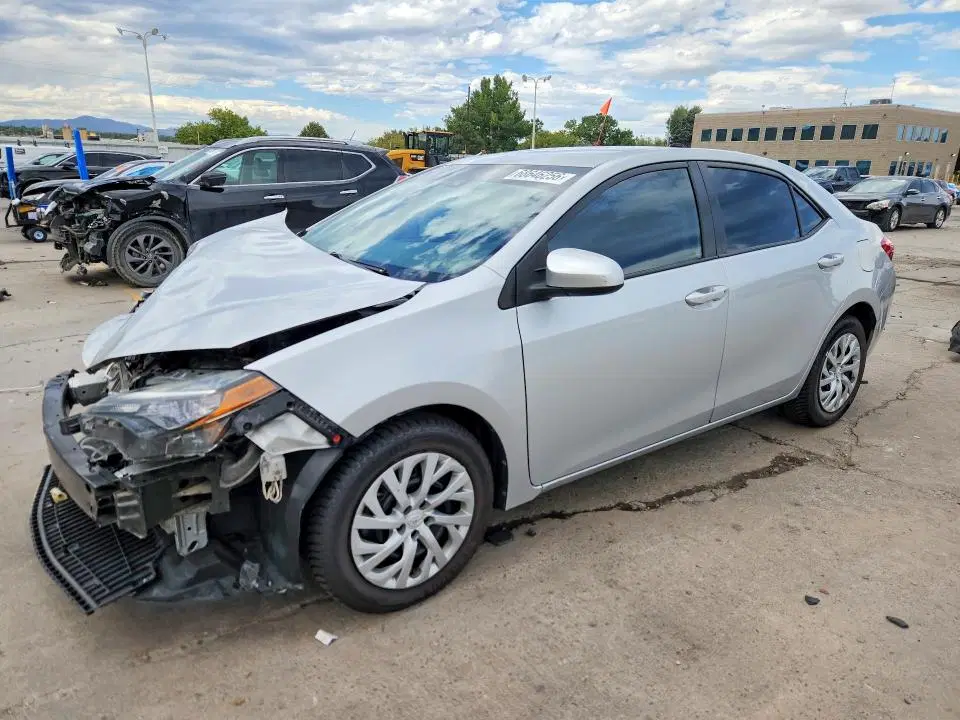 2T1BURHE7HC752104 — 2017 Toyota Corolla, передняя часть, фото до ремонта