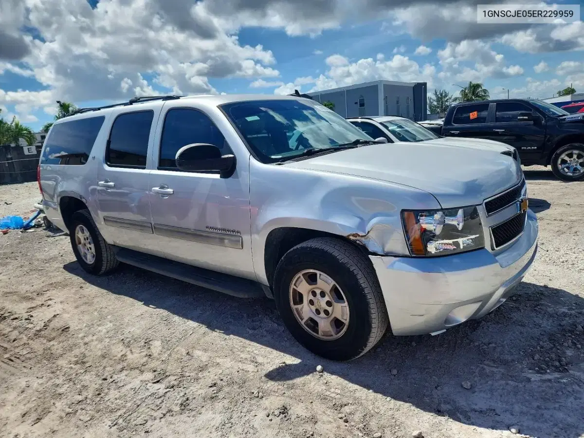 2014 Chevrolet Suburban C1500 Lt VIN 1GNSCJE05ER229959 фото 4