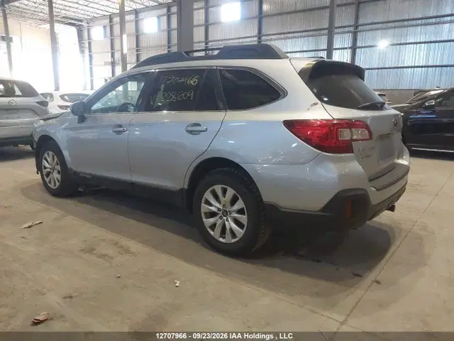 2018 Subaru Outback 2.5i VIN 4S4BSDAC4J3228209 фото 3
