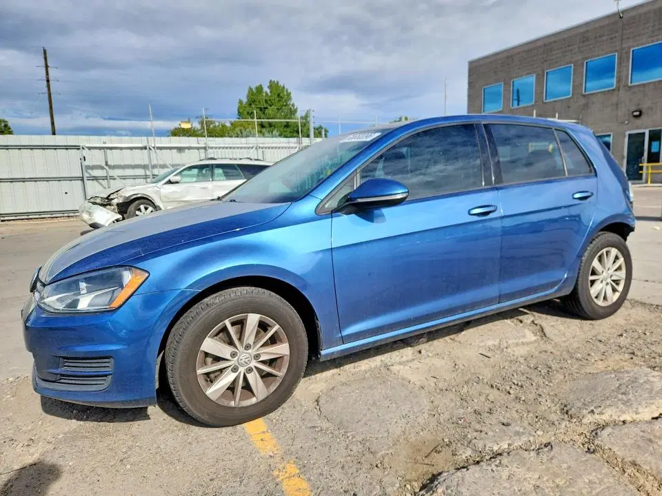 3VW217AU3FM052967 — 2015 Volkswagen Golf, задняя часть, фото до ремонта