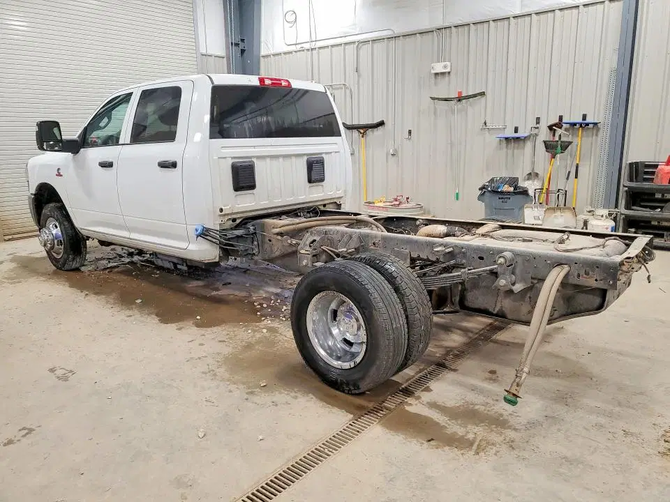 2024 RAM 3500 VIN 3C7WRTCL4RG334440 фото 2