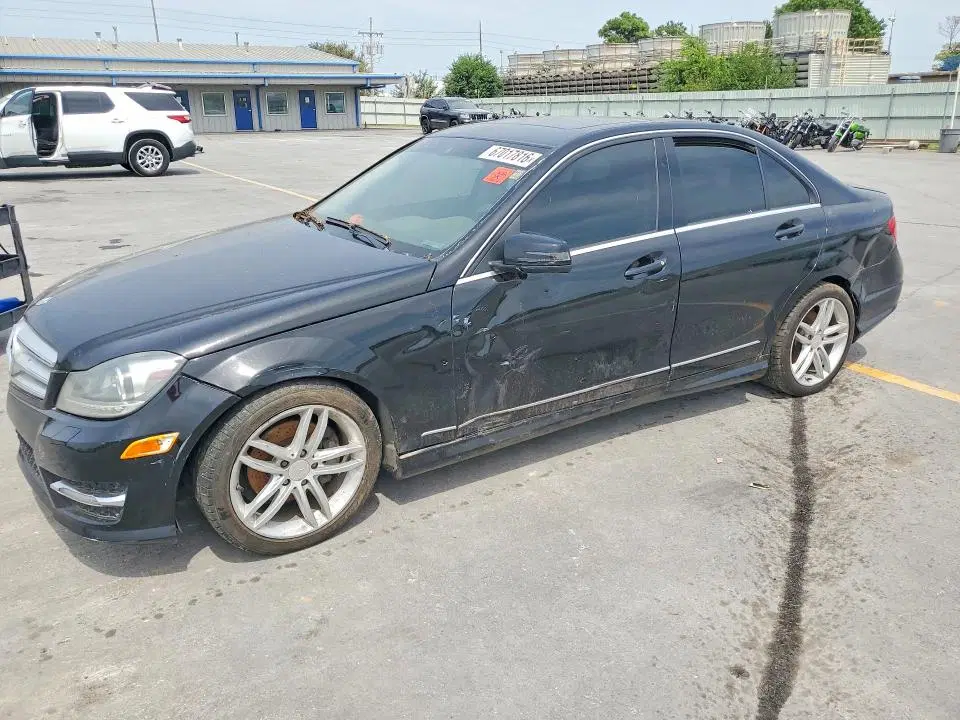 WDDGF8BB5CR207807 — 2012 Mercedes-Benz C, Боковая часть, фото до ремонта