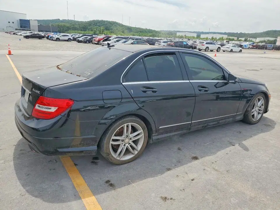 2012 MERCEDES-BENZ C VIN WDDGF8BB5CR207807 фото 3