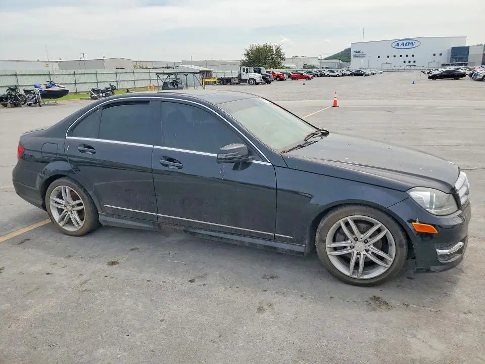 2012 MERCEDES-BENZ C VIN WDDGF8BB5CR207807 фото 4