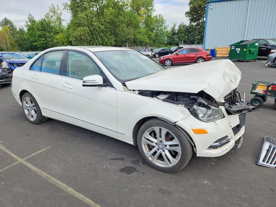 2014 Mercedes-Benz C VIN WDDGF8ABXER317112 фото 4