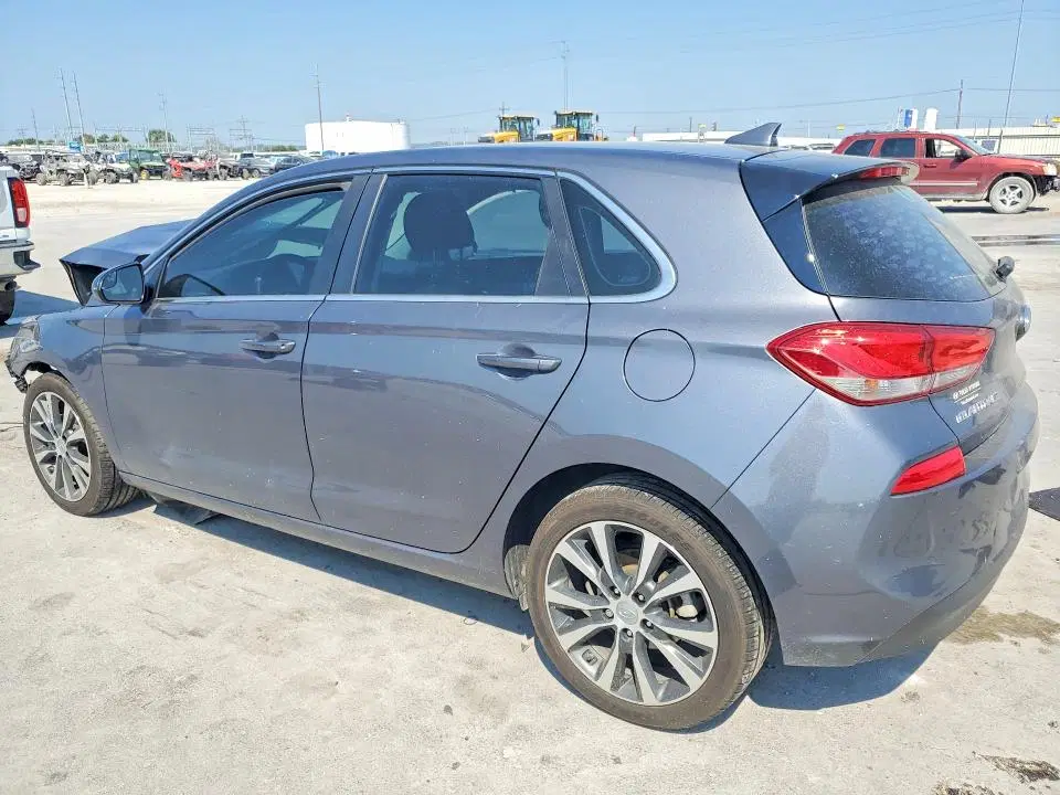 2018 HYUNDAI ELANTRA GT VIN KMHH35LE8JU023949 фото 3