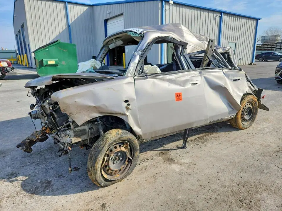 JTLKT334350196477 — 2005 Scion XB, повреждения со всех сторон, фото до ремонта