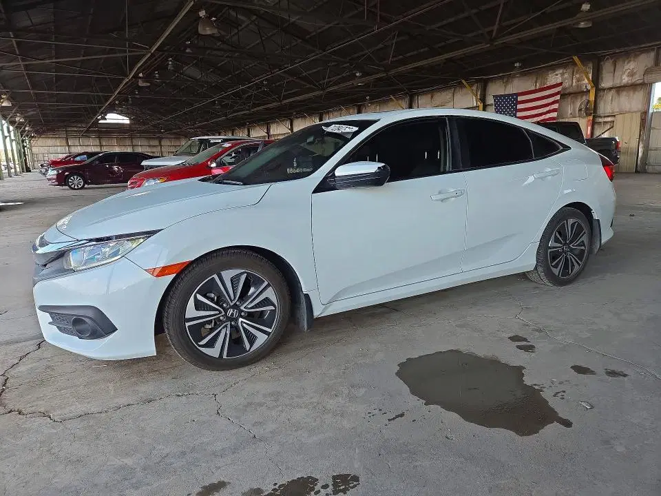 JHMFC1F75JX007772 — 2018 Honda Civic, мелкие вмятины и царапины, фото до ремонта