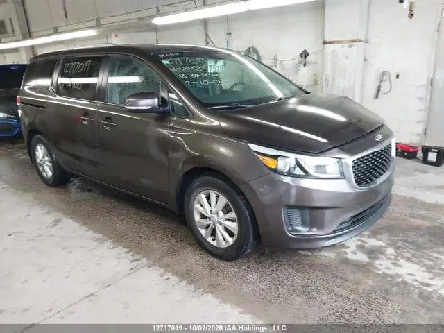 KNDMB5C18J6384850 — 2018 Kia Sedona LX/lx+, Передняя часть слева (Left Front), фото до ремонта