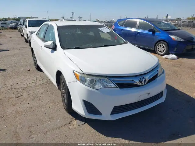 4T4BF1FK4ER348049 — 2014 Toyota Camry LE, естественный износ, фото до ремонта
