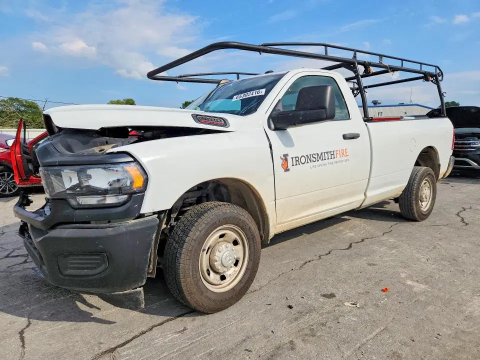 3C6MR4AJ6RG192188 — 2024 RAM 2500, передняя часть, фото до ремонта