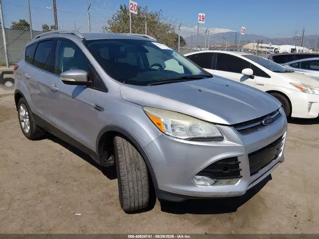 1FMCU9JX4FUB33956 — 2015 Ford Escape Titanium, задняя часть, фото до ремонта