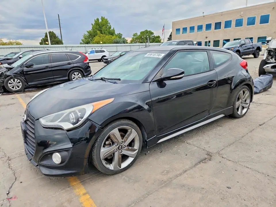 KMHTC6AEXFU229817 — 2015 Hyundai Veloster, передняя часть, фото до ремонта