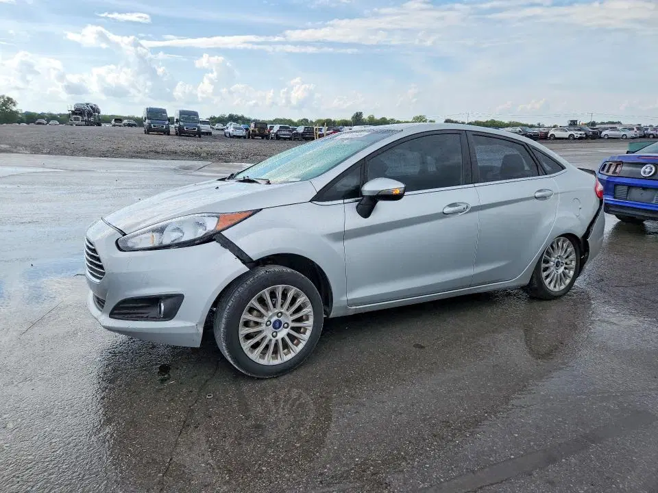 3FADP4CJ5FM225616 — 2015 Ford Fiesta, Задняя часть, фото до ремонта