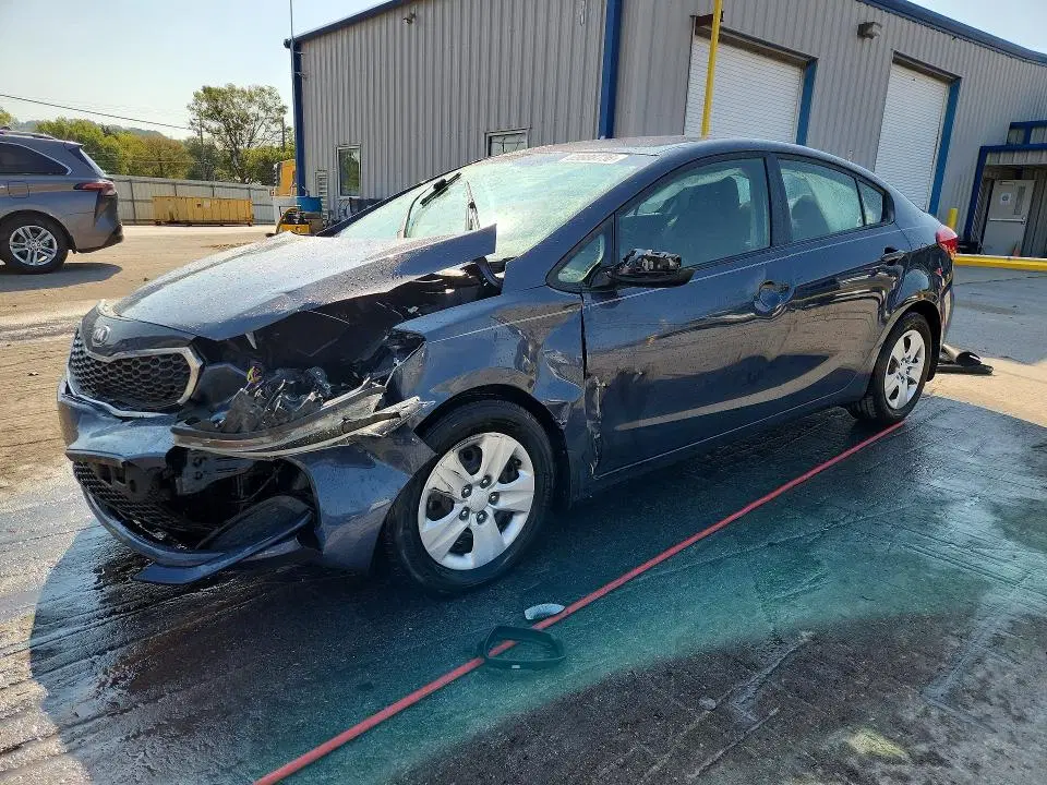 KNAFK4A6XG5563923 — 2016 Kia Forte, Передняя часть, фото до ремонта