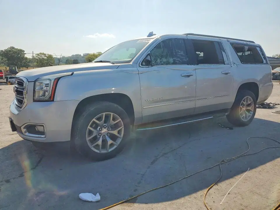 1GKS1GKC2JR137027 — 2018 GMC Yukon XL, боковая часть, фото до ремонта