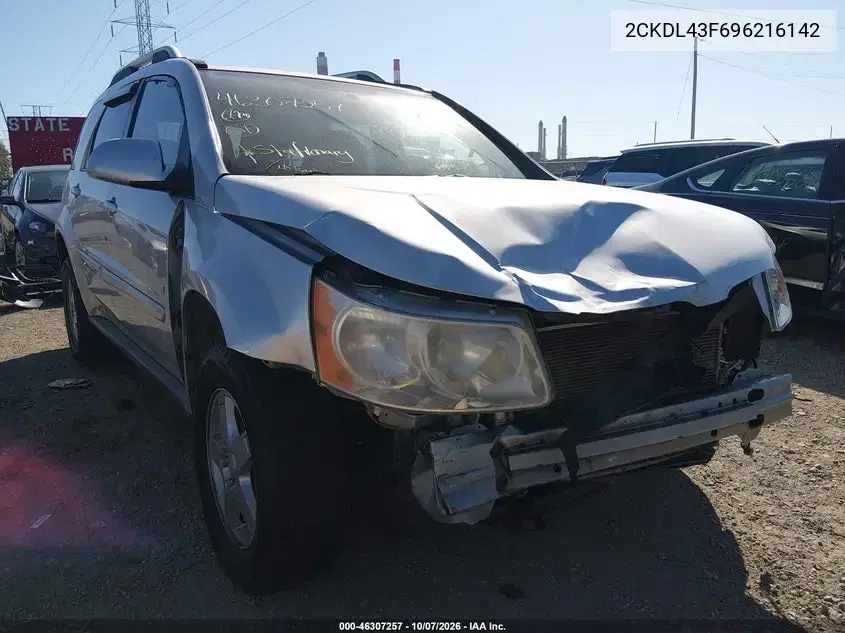2CKDL43F696216142 — 2009 Pontiac Torrent, Спереди справа, фото до ремонта