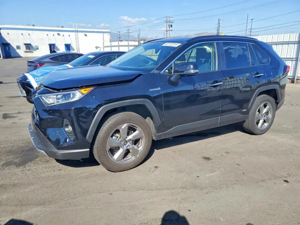 JTMDWRFV2LD547906 — 2020 Toyota RAV4, передняя часть, фото до ремонта
