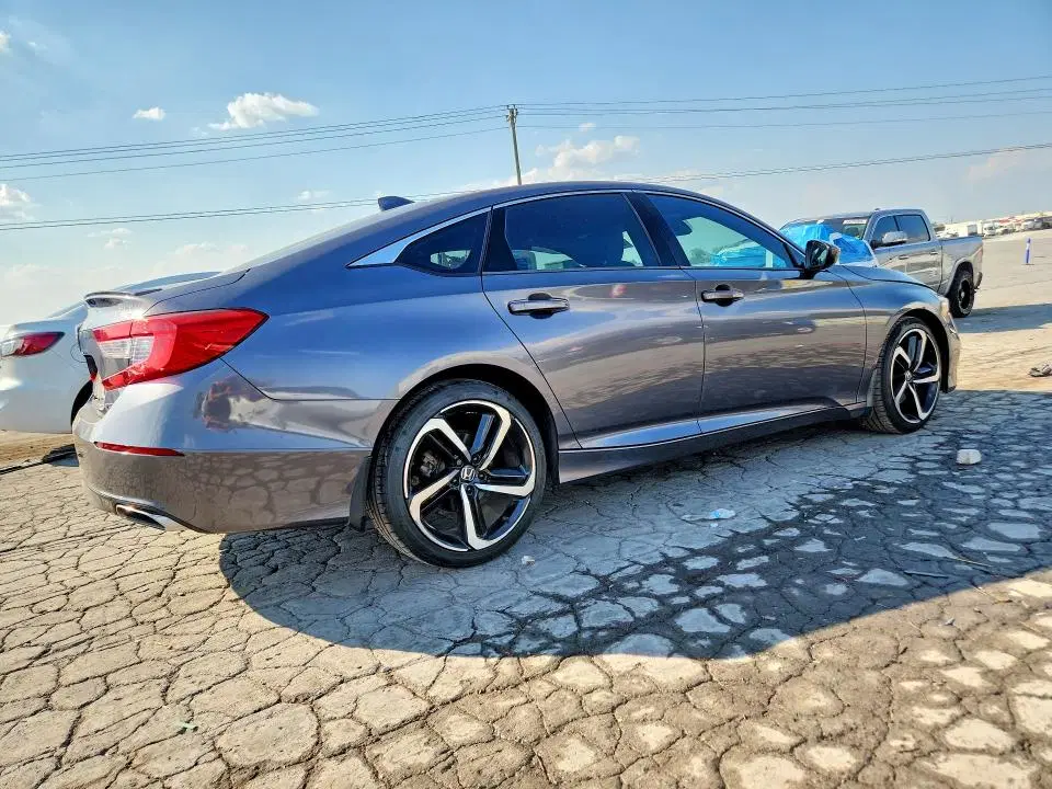 2018 HONDA ACCORD VIN 1HGCV1F32JA112561 фото 3