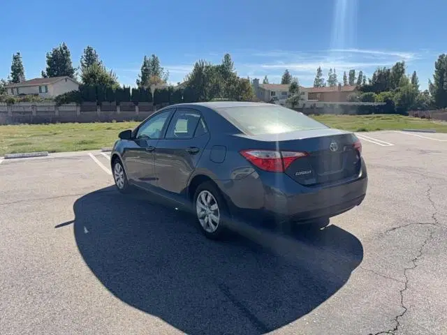 2015 Toyota Corolla VIN 2T1BURHE8FC230112 фото 3