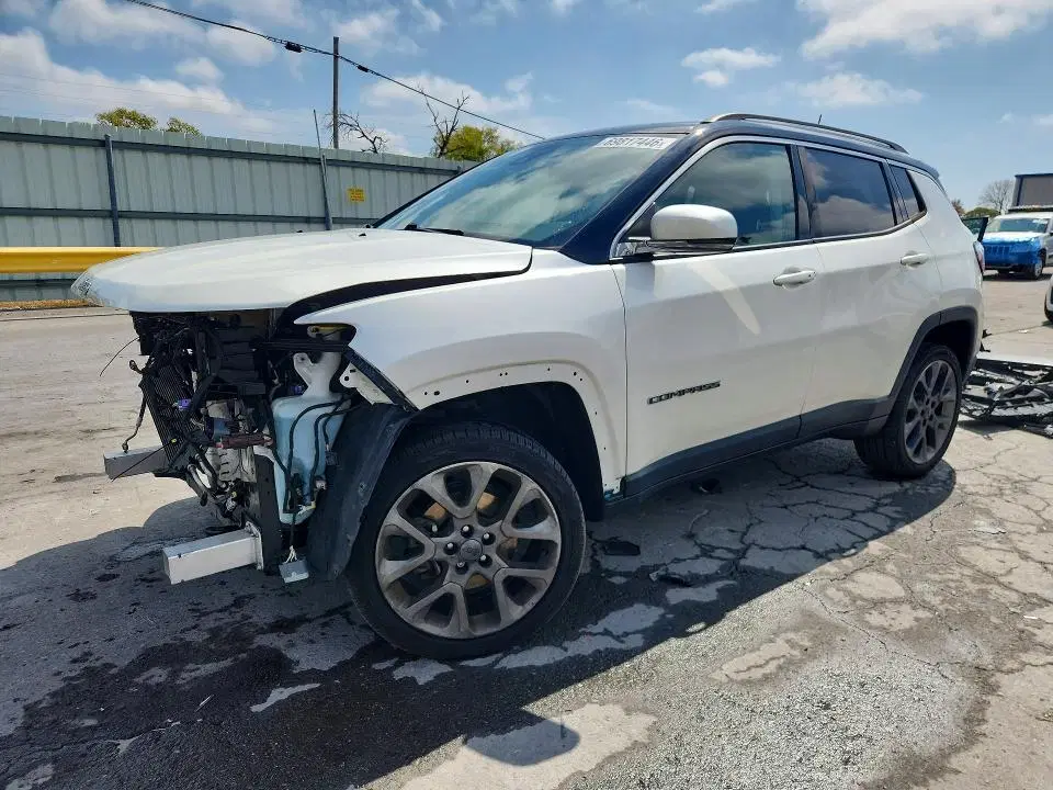 3C4NJDCBXJT127737 — 2018 Jeep Compass, Передняя часть, фото до ремонта