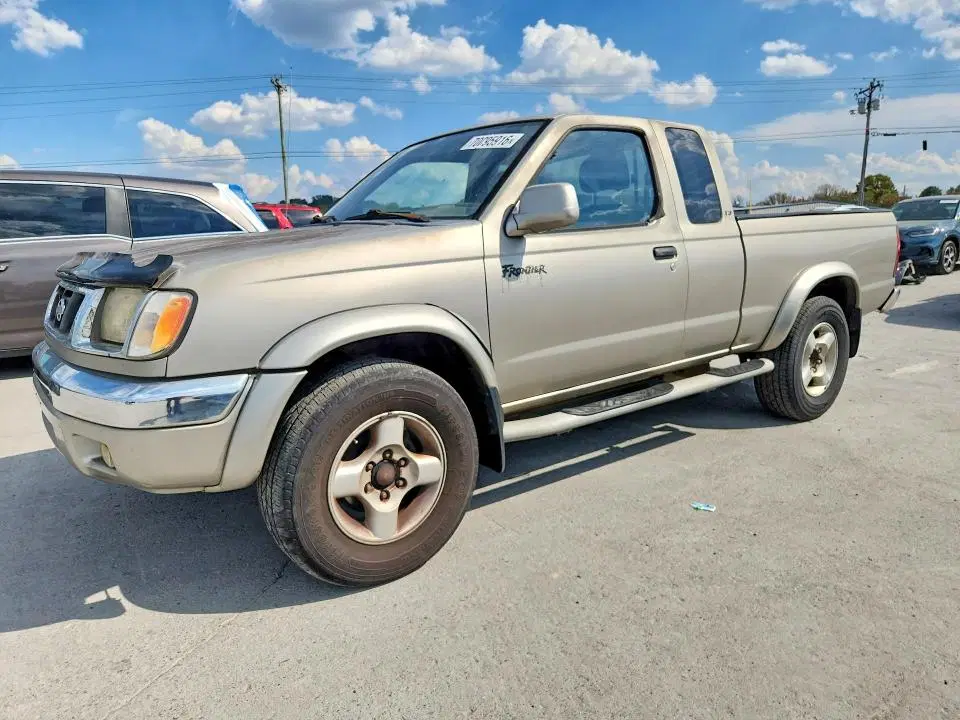1N6ED26T5YC329940 — 2000 Nissan Frontier, боковая часть, фото до ремонта