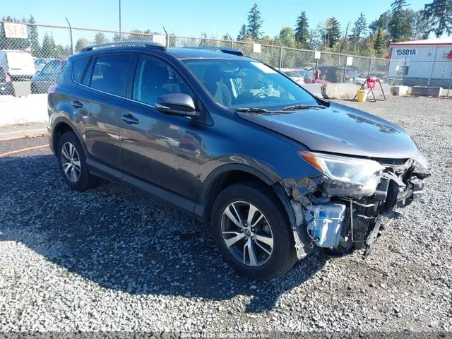 2T3RFREV6GW488066 — 2016 Toyota RAV4 XLE, передняя часть, фото до ремонта