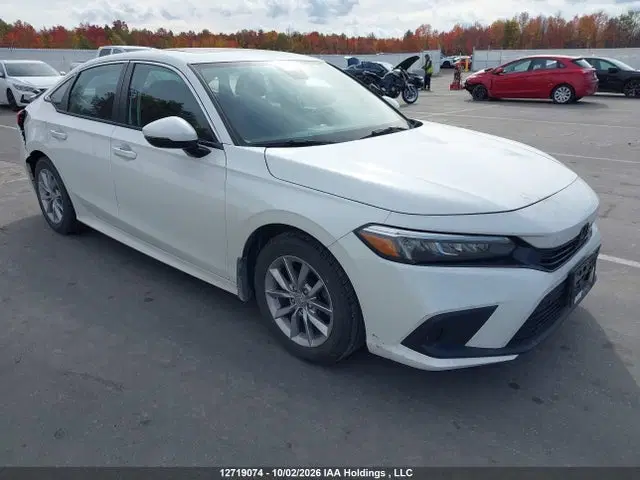 2HGFE2F3XNH116528 — 2022 Honda Civic EX, задняя часть, фото до ремонта