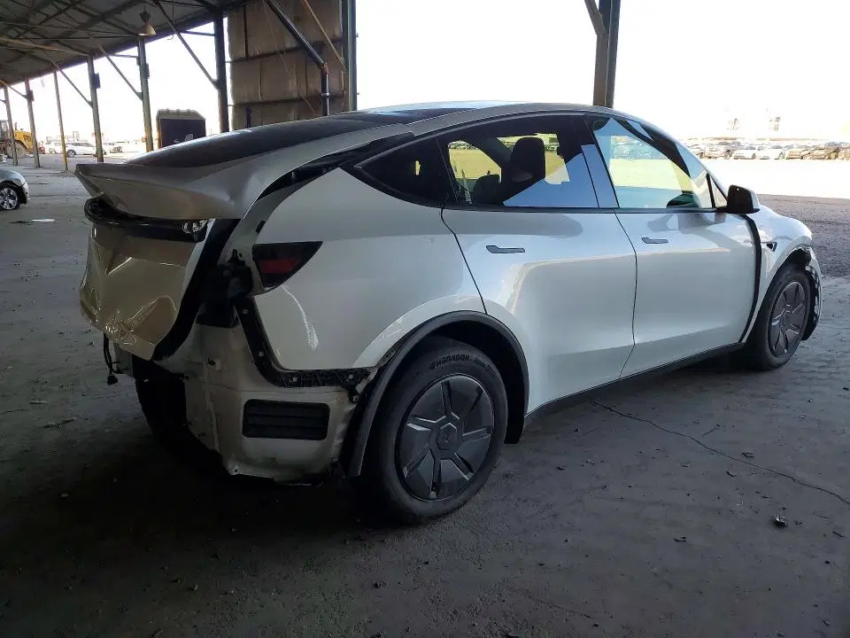 2026 Tesla Model Y VIN 7SAYGDED7TA623963 фото 3