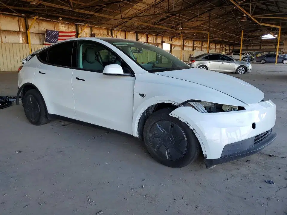 2026 Tesla Model Y VIN 7SAYGDED7TA623963 фото 4