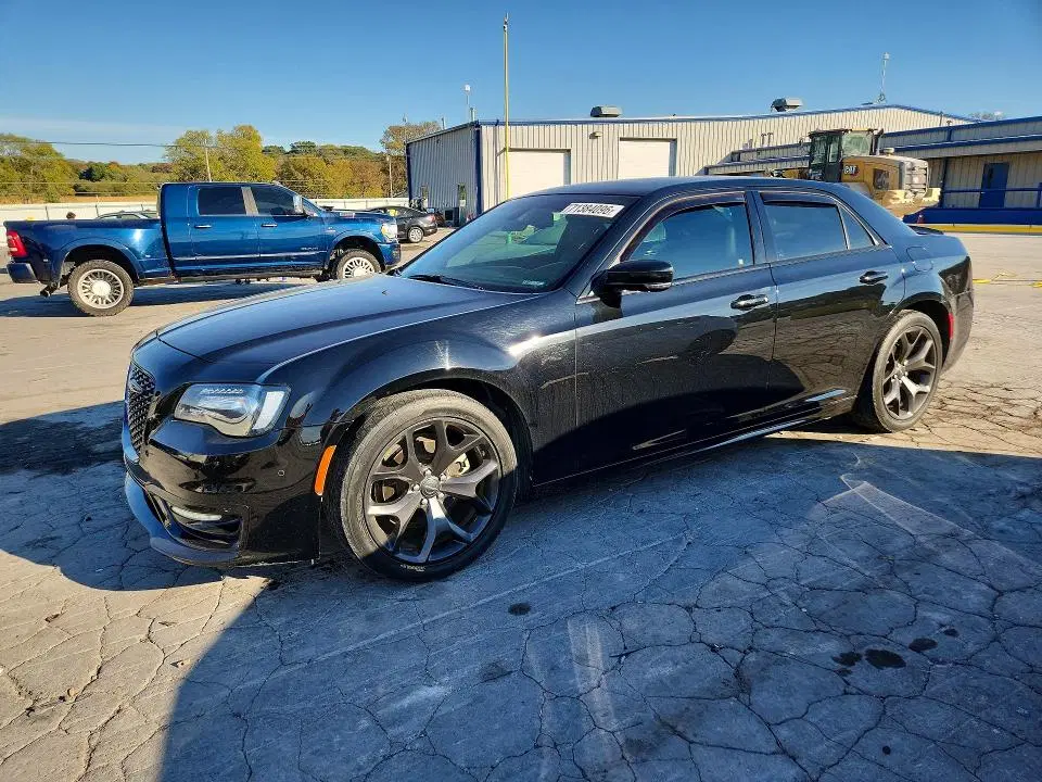 2C3CCABG5MH609403 — 2021 Chrysler 300, задняя часть, фото до ремонта