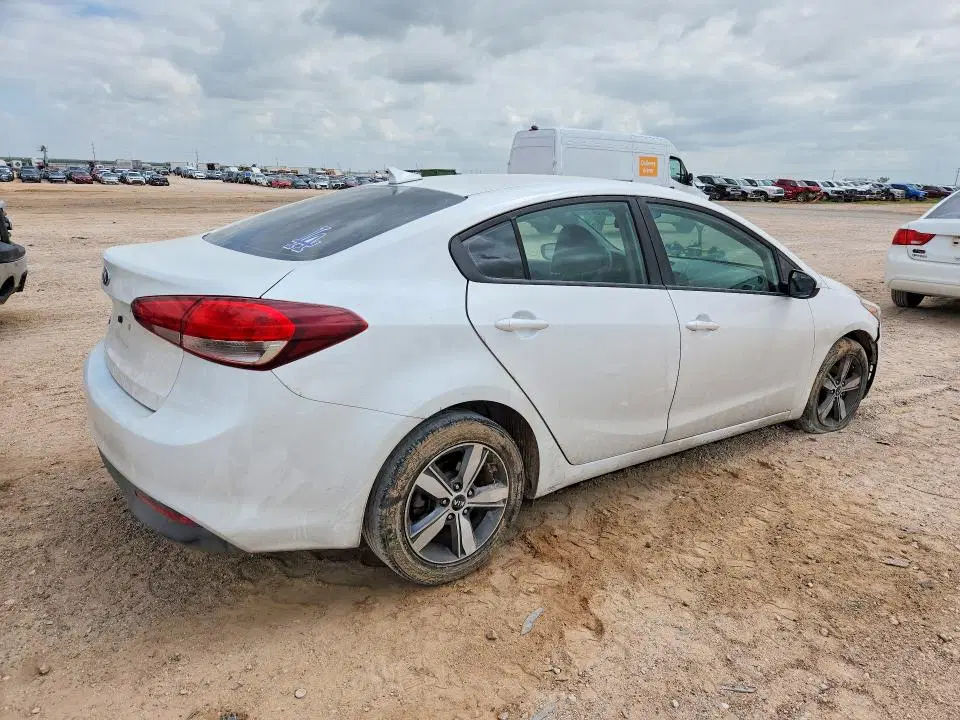 2018 KIA FORTE VIN 3KPFL4A76JE201334 фото 3