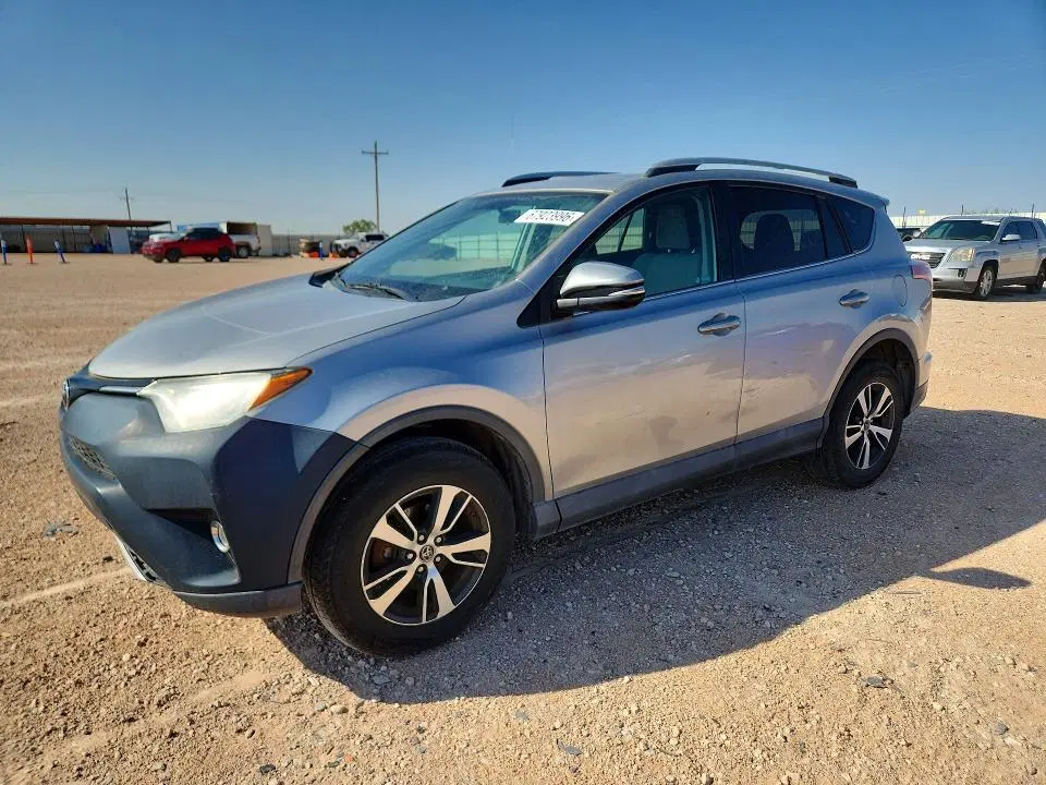 2T3WFREV0GW268800 — 2016 Toyota RAV4, Мелкие вмятины и царапины, фото до ремонта